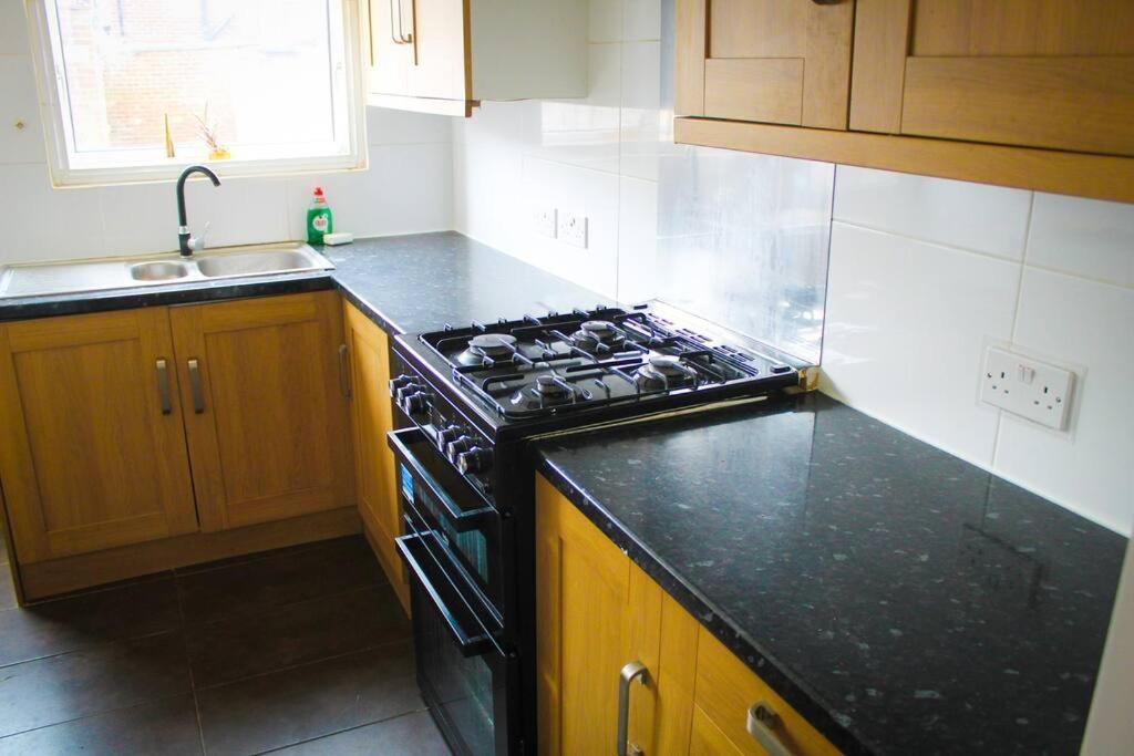 House In Near Windsor & Heathrow Colnbrook