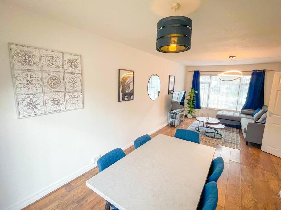 House In Near Windsor & Heathrow *