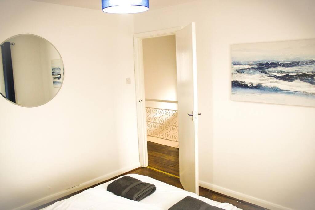 House In Near Windsor & Heathrow Holiday home